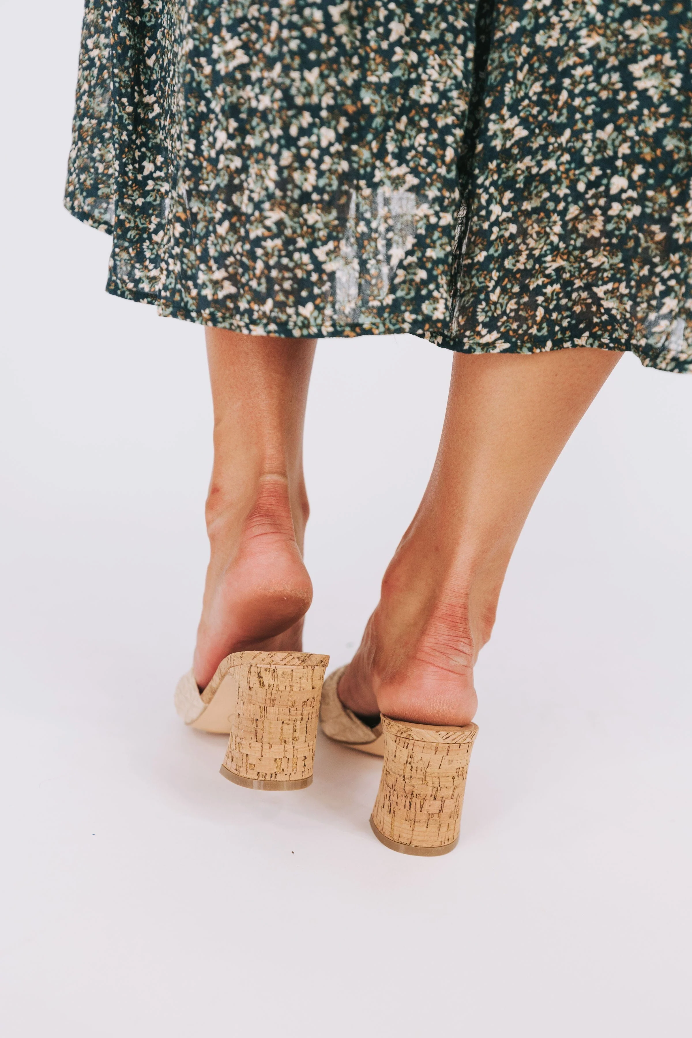 CHINESE LAUNDRY - Yvonna Dress Slide - Image 4