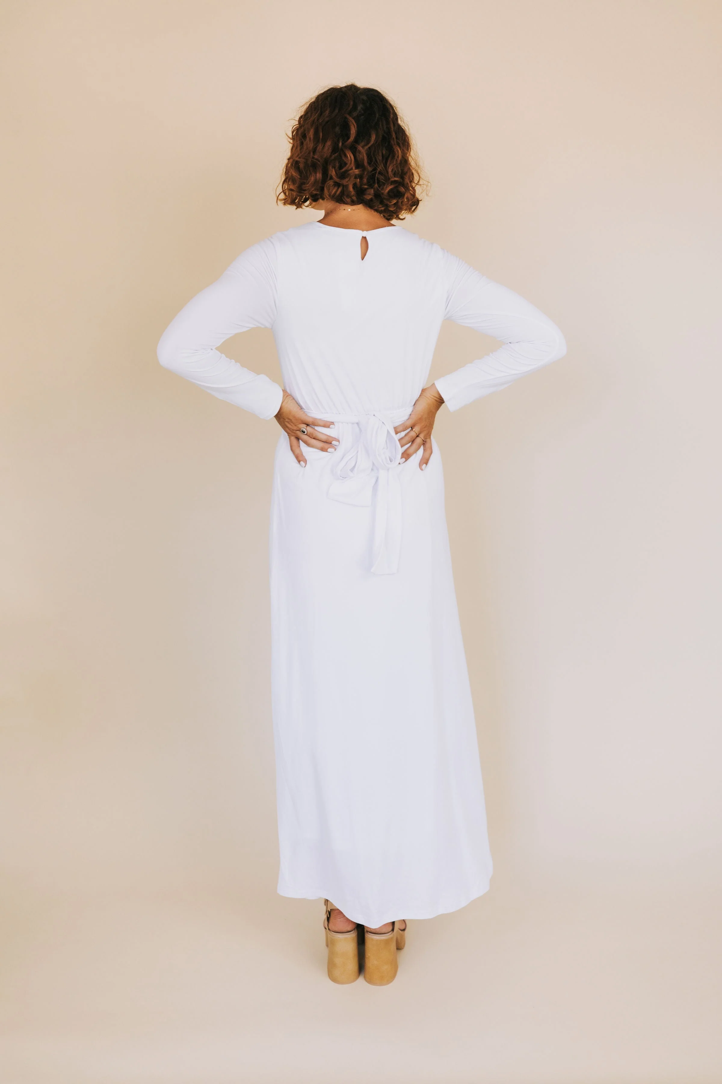 The White: Emma - Image 5